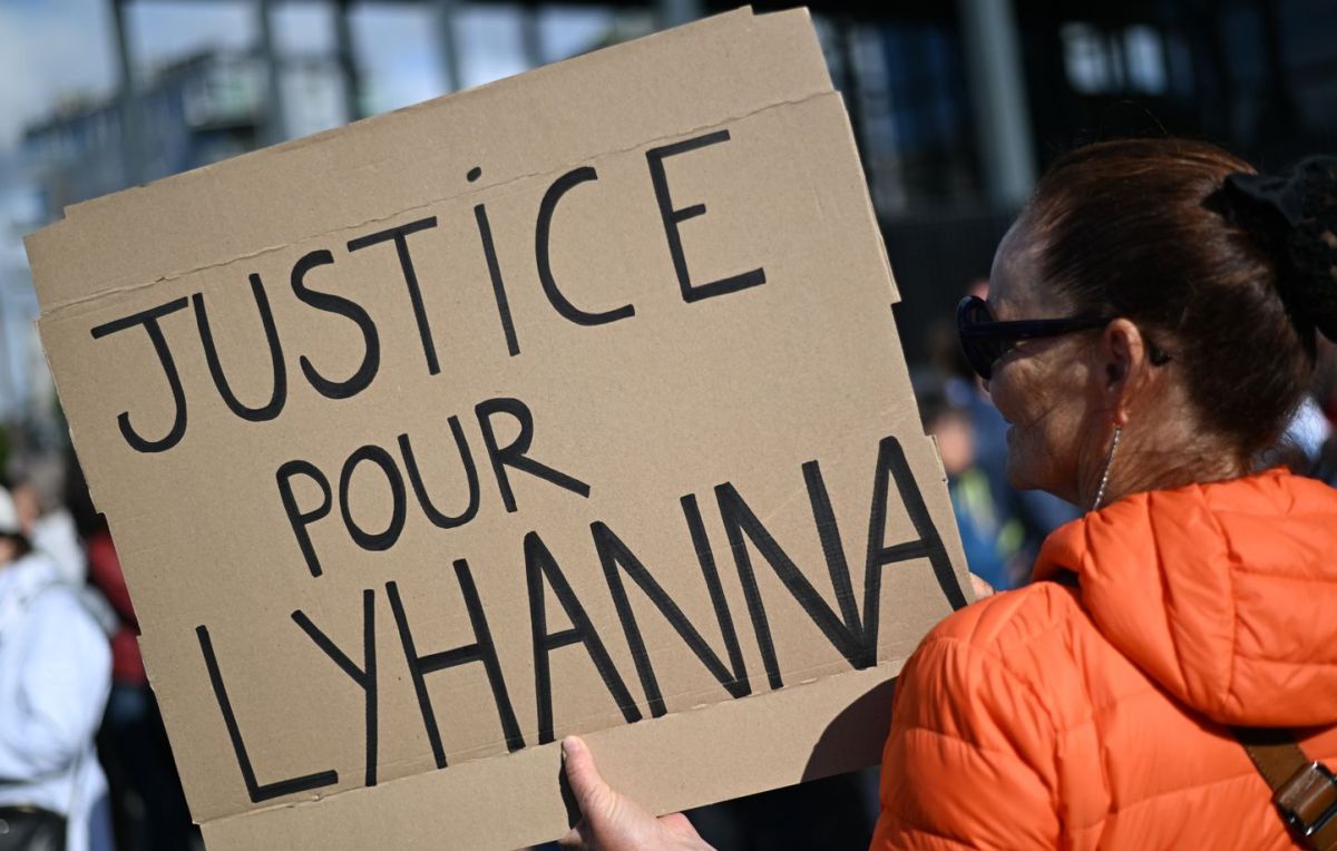 À la une : le gouvernement réagit à l'affaire Lyhanna et les Bleus en forme avant le Mondial