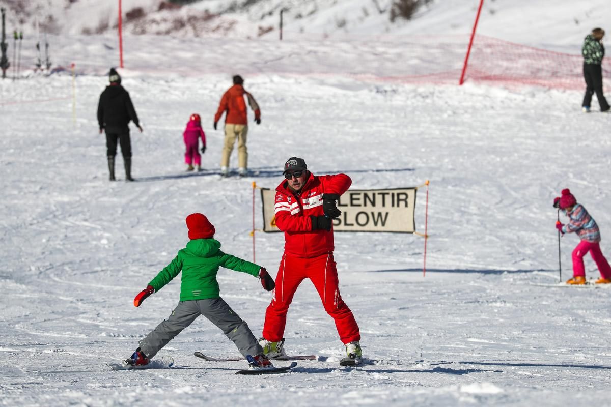 Nouveau soutien législatif pour les moniteurs de ski stagiaires