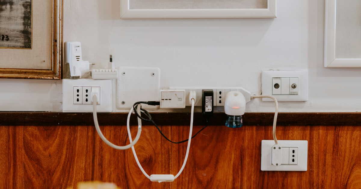 15 idées ingénieuses pour dissimuler vos câbles et fils électriques