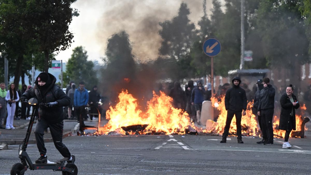 Belfast en ébullition : violences lors d'une manifestation anti-immigrés après une agression au couteau