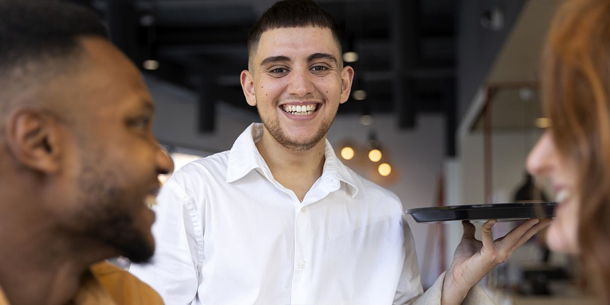 Faut-il déclarer son job étudiant aux impôts ? Les réponses à toutes vos questions