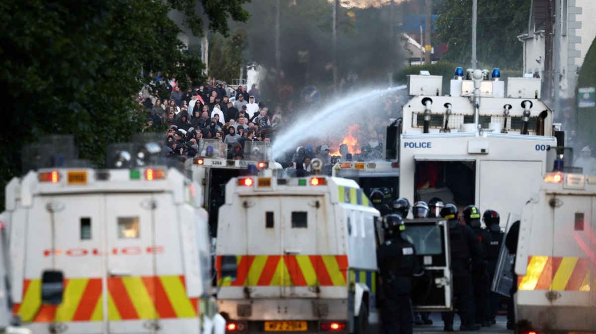 Belfast en ébullition : manifestations inquiétantes après une agression violente