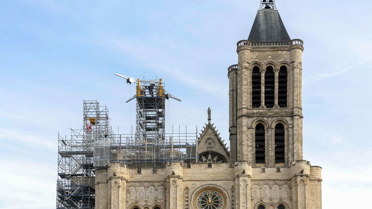 Banderole raciste sur la basilique : la préfecture réagit avec fermeté