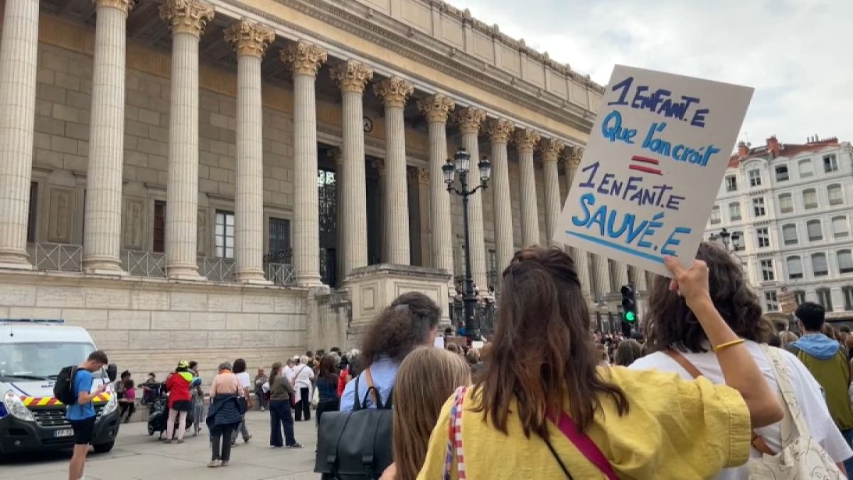 Des manifestations régulières pour une loi contre les violences sexuelles
