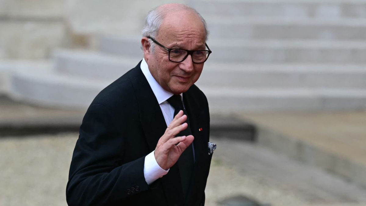 Laurent Fabius, de la politique à la toile : une première exposition à Paris