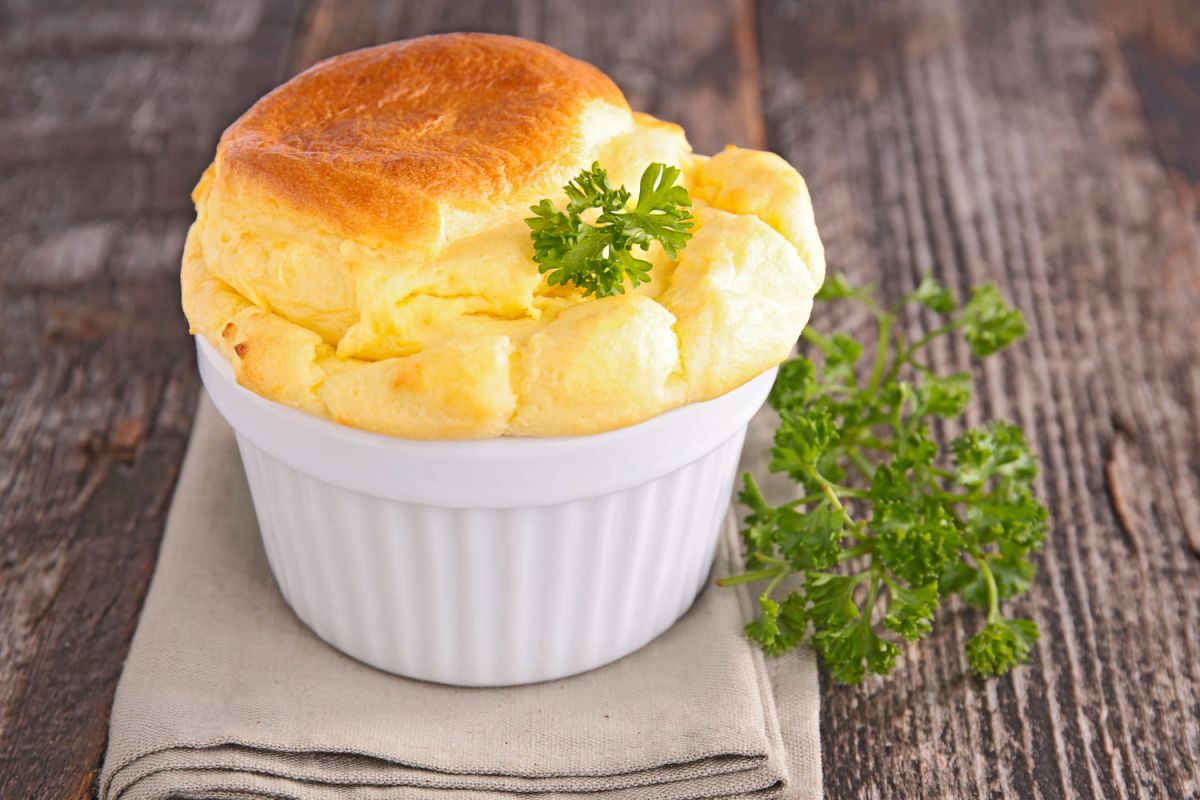 La technique infaillible de Cyril Lignac pour réussir votre soufflé au fromage