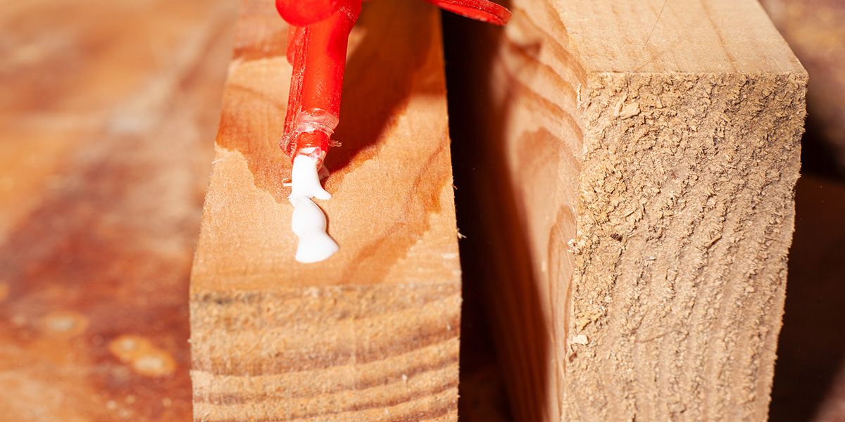 coller du bois sur du béton : 4 méthodes pratiques à découvrir