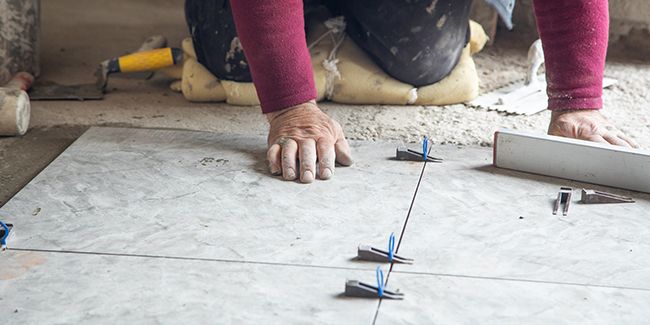 Comment éliminer la laitance de ciment de votre carrelage neuf ?