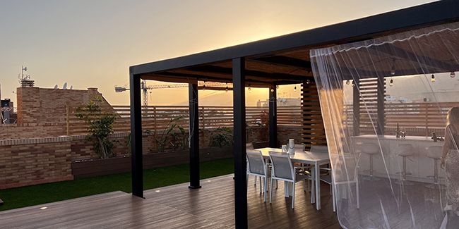 La pergola sur balcon : un atout charme pour votre espace extérieur