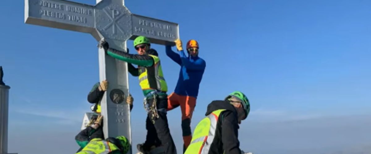 La croix disparue du pic d’Aneto retrouvée : un acte de vandalisme en chiffres