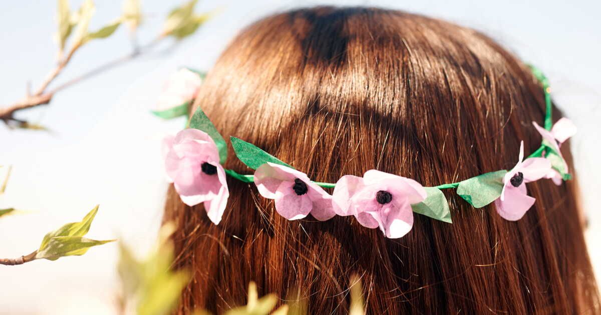 L'élégance intemporelle d'une couronne de fleurs en papier de soie