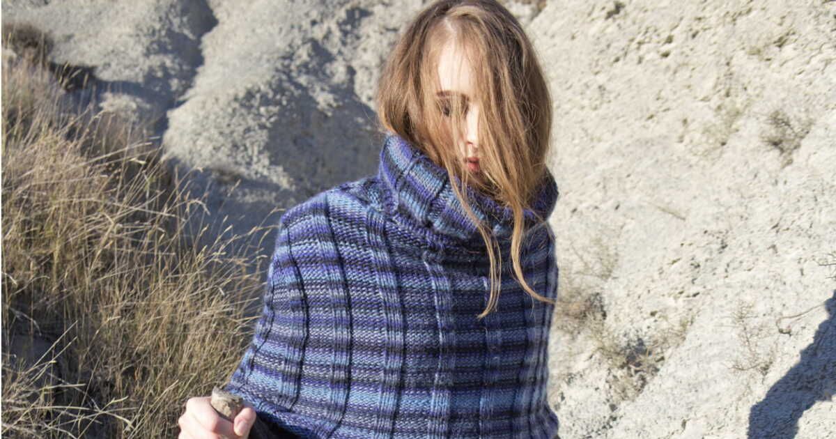 Découvrez le snood poncho en côtes : l'élégance et le confort réunis