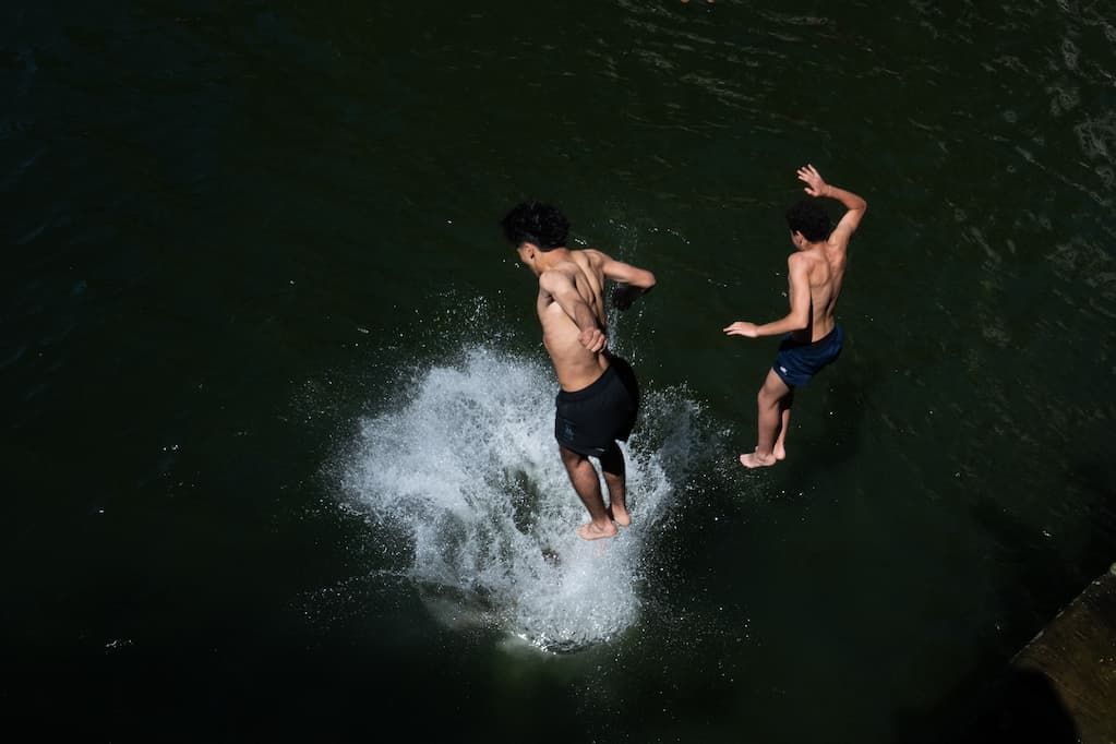 Paris s'ouvre à la baignade au canal Saint-Martin pour affronter la canicule