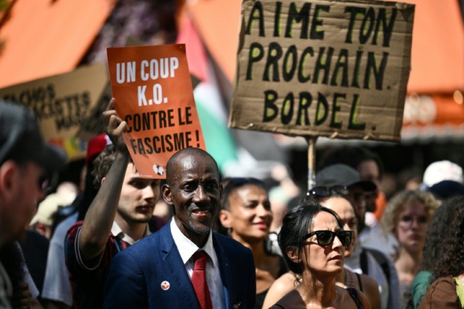 Des milliers unis à Paris pour dénoncer la montée du racisme