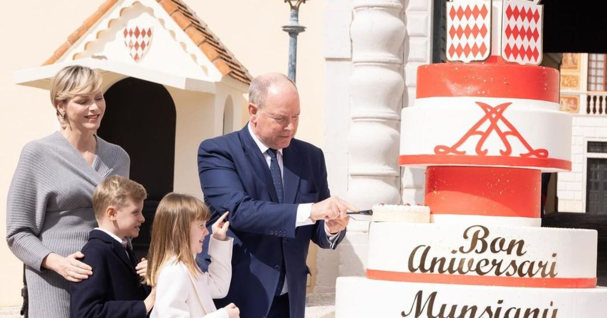 Un gâteau d'anniversaire mémorable pour le prince Albert de Monaco