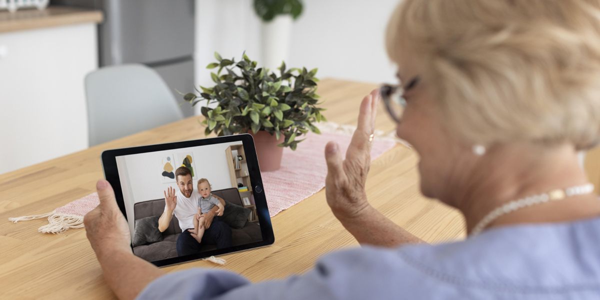 Cinq astuces pour améliorer la communication avec les seniors