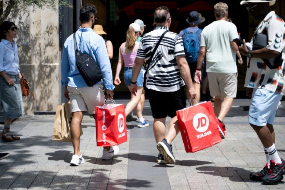 Les soldes sous la chaleur: entre répit et inquiétude pour les commerçants
