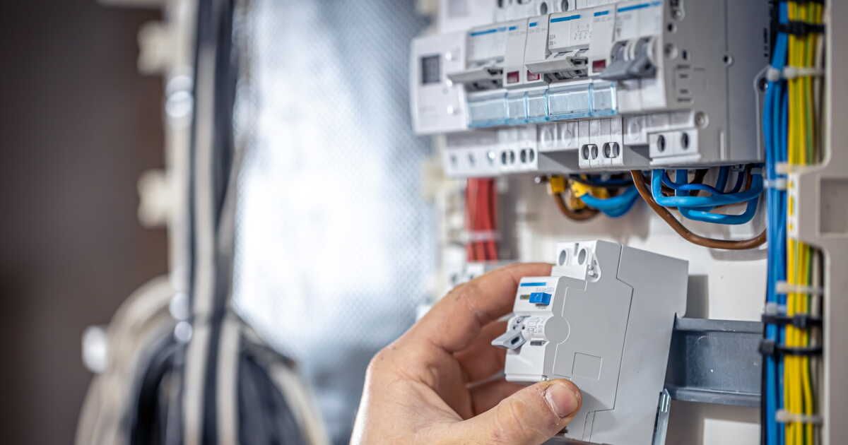 Des solutions astucieuses pour camoufler votre compteur électrique