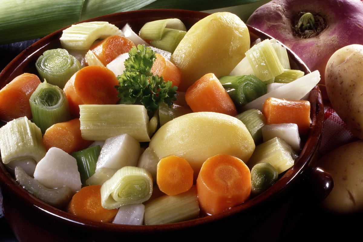 Cyril Lignac revisite le pot-au-feu en version végétarienne