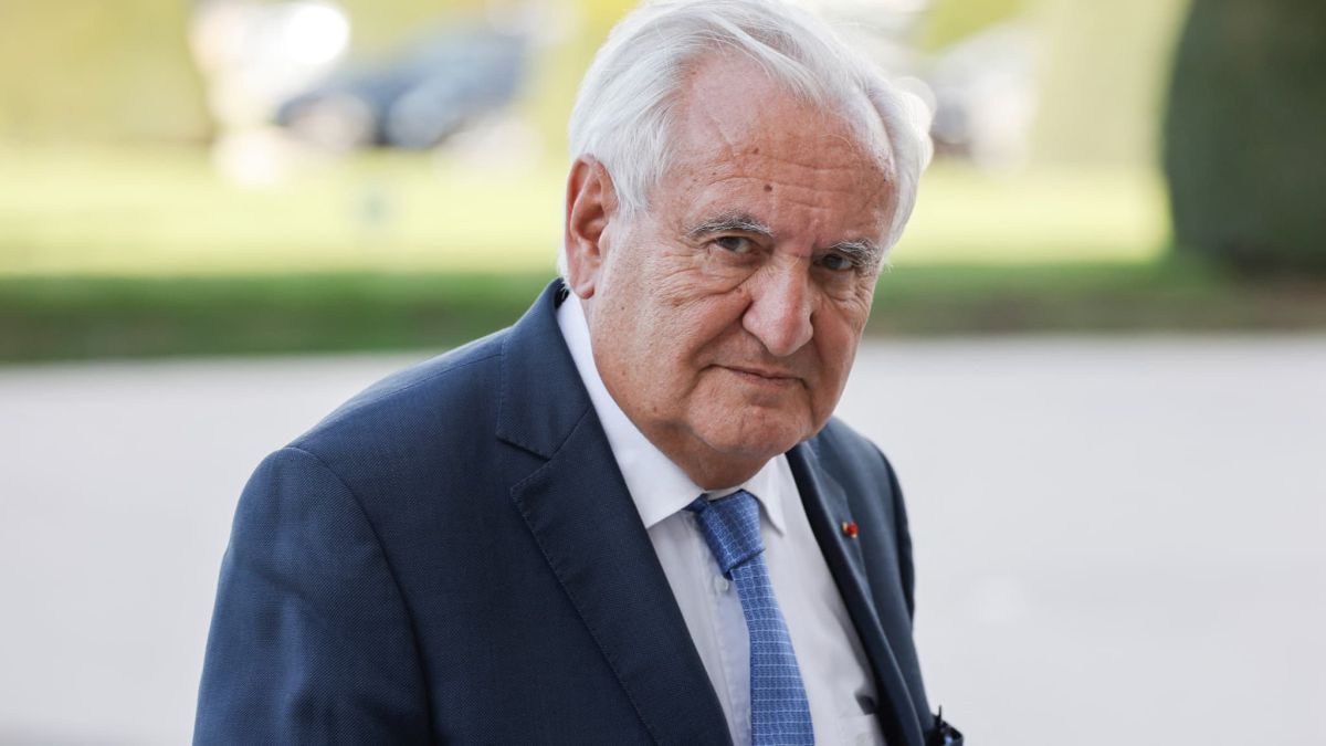 Enquête ouverte à Paris après un accident impliquant Jean-Pierre Raffarin