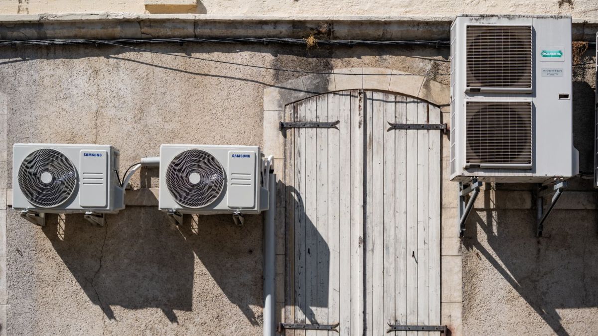 Les normes environnementales empêchent-elles vraiment l'installation de climatisation ?