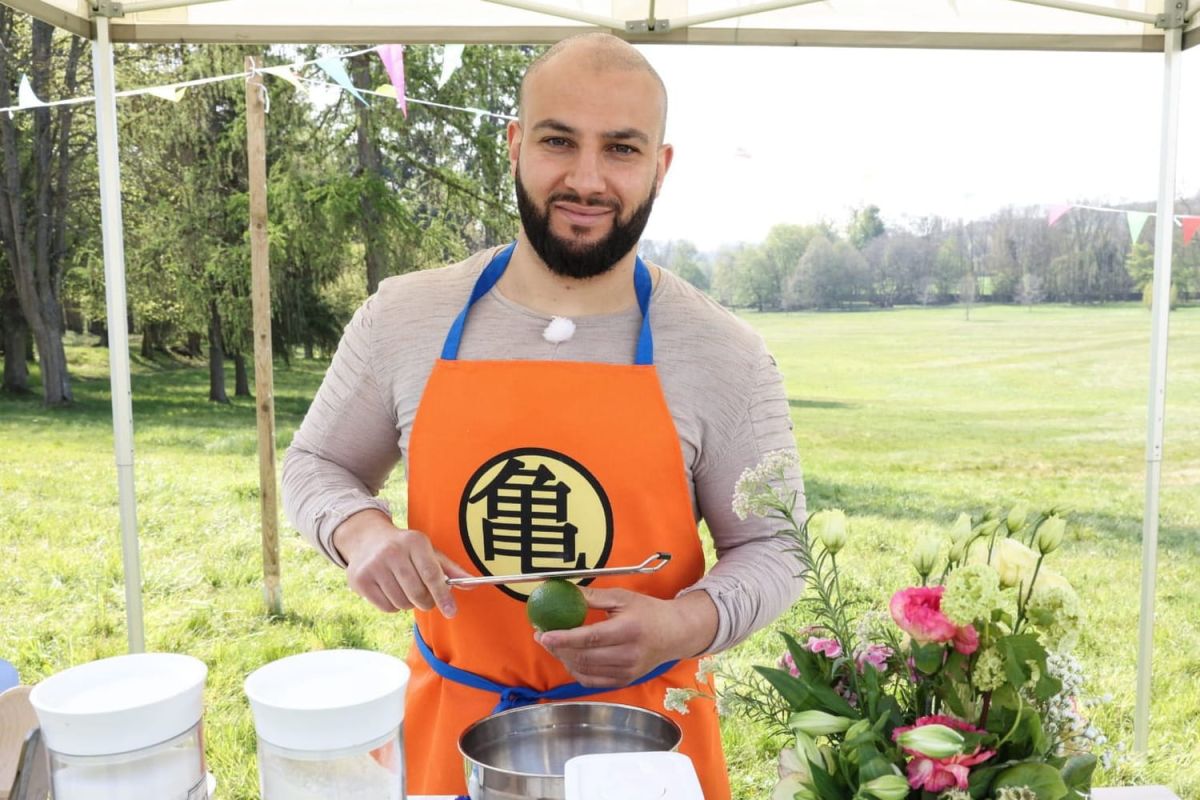 Mohamed, le pâtissier révélé, publie son livre de recettes