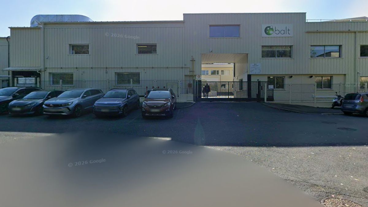Braquage audacieux à Montmorency : un tractopelle et des flammes pour un butin précieux