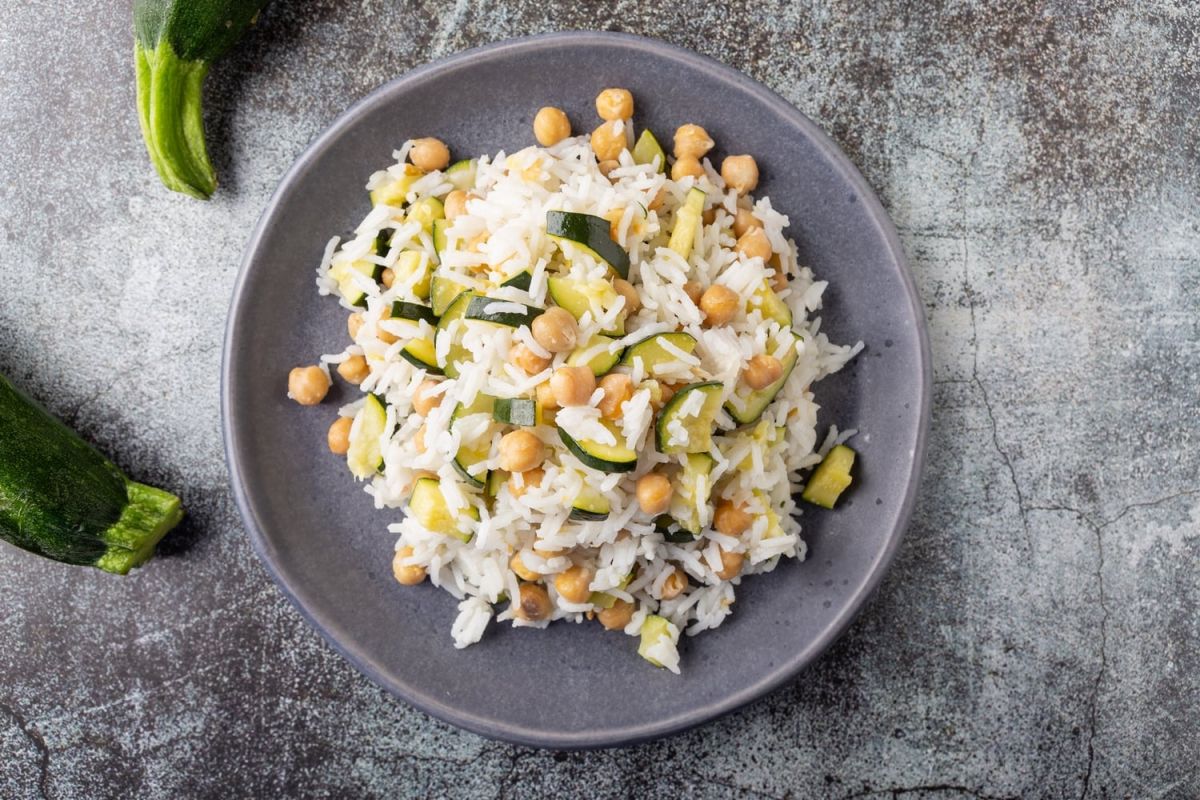 Des salades de riz pour un été savoureux et équilibré