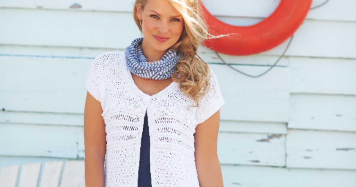 le charme intemporel du petit gilet blanc