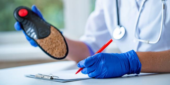 Naviguer dans le monde des soins podologiques : tarifs et remboursements décryptés