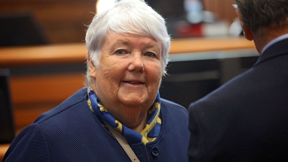 Jacqueline Gourault honorée : une distinction pour ses contributions à la France