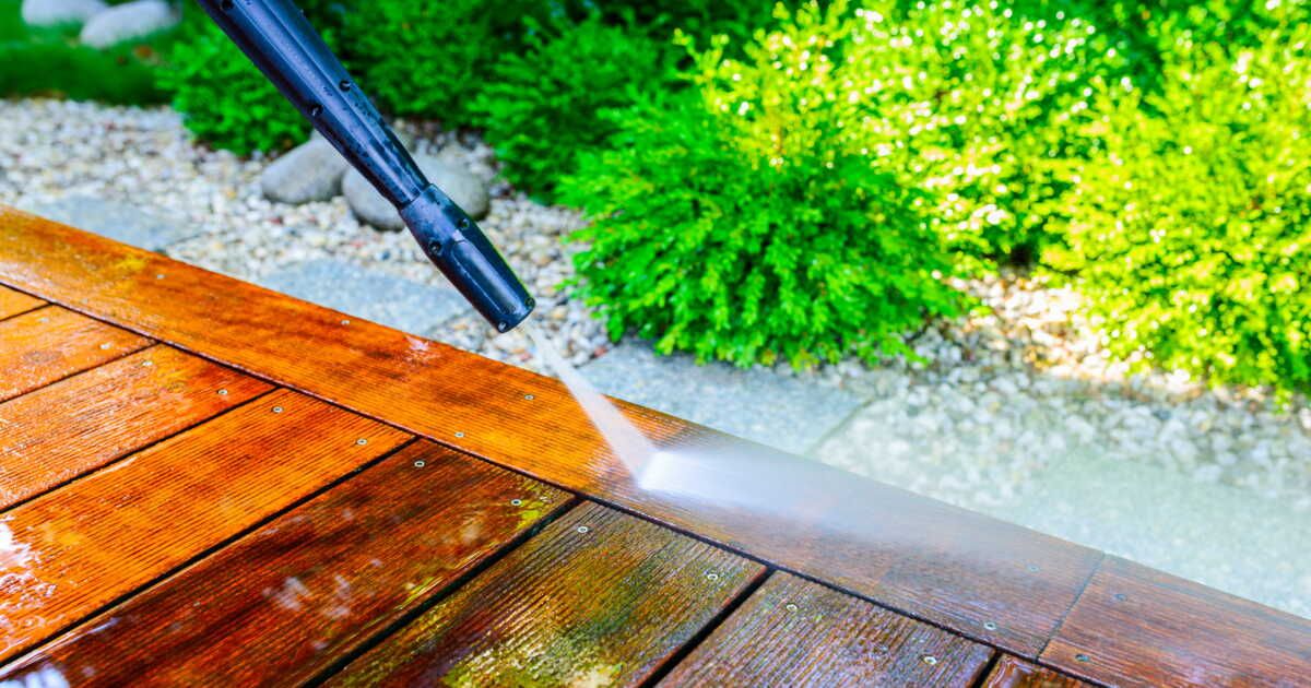 Redonnez vie à votre terrasse : conseils pratiques pour un nettoyage efficace